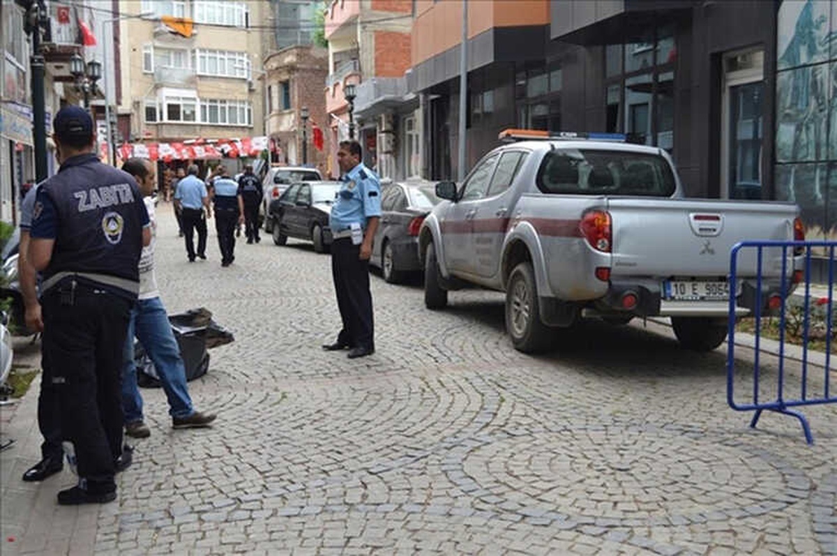 Erdek Belediyesinin Araçlarına Haciz