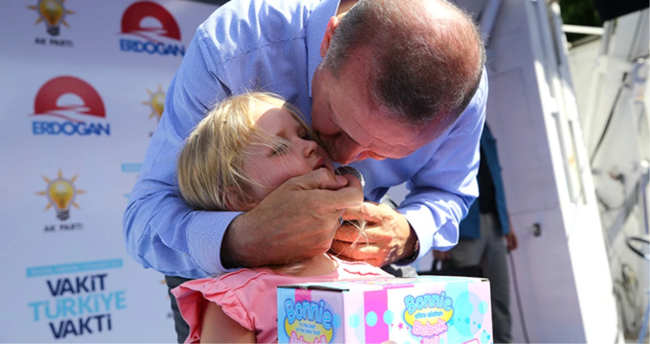 Erdoğan, Sahneye Çıkardığı Kız Çocuğuna Sordu: 24 Haziran\'a Kadar Çok Çalışacak mısın?