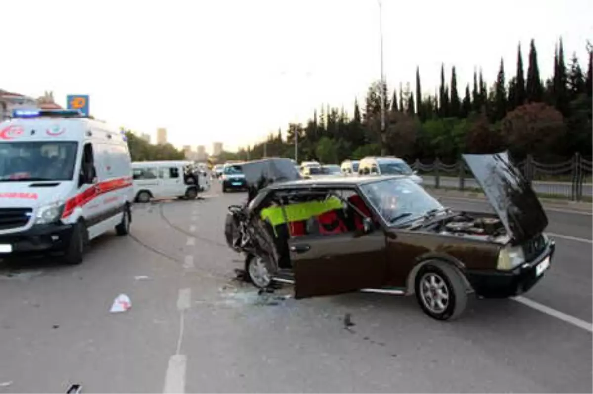 Gaziantep\'te Kaza: 1 Ölü, 12 Yaralı