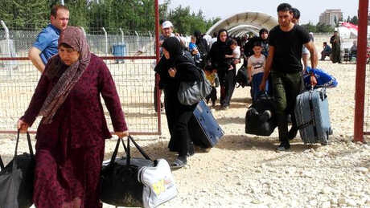 Kilis\'te Suriyelilerin Bayram Geçişi Sürüyor