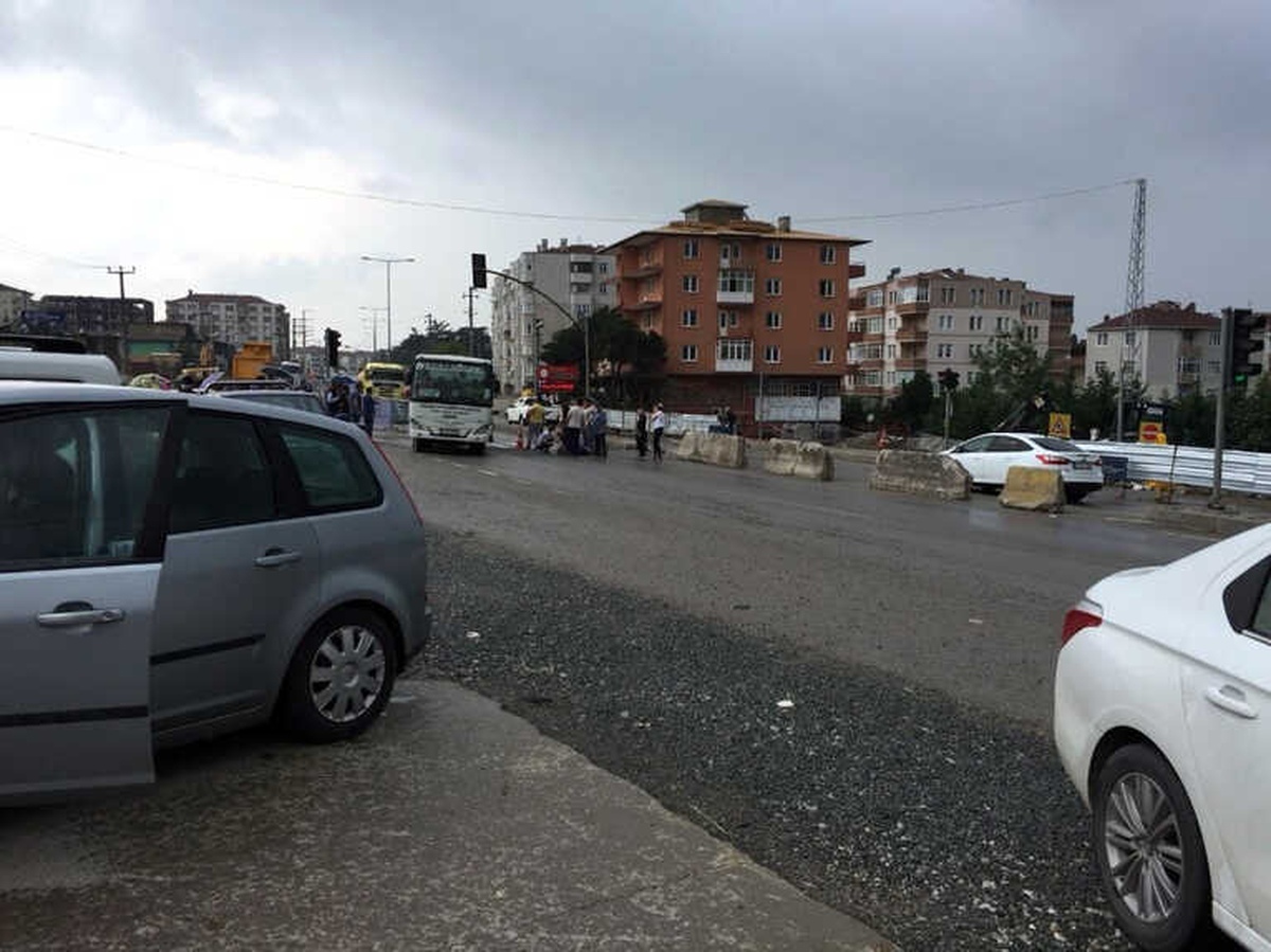 Kocaeli\'de Otomobilin Çarptığı Kadın Ağır Yaralandı