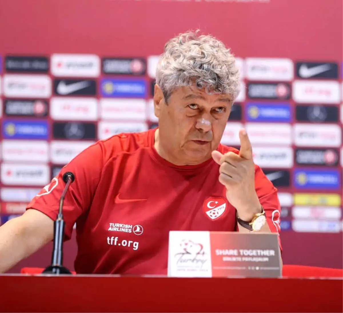 Mircea Lucescu: "Kaybetmekten Nefret Eden Bir Ekip Kurmayı Hedefliyorum"