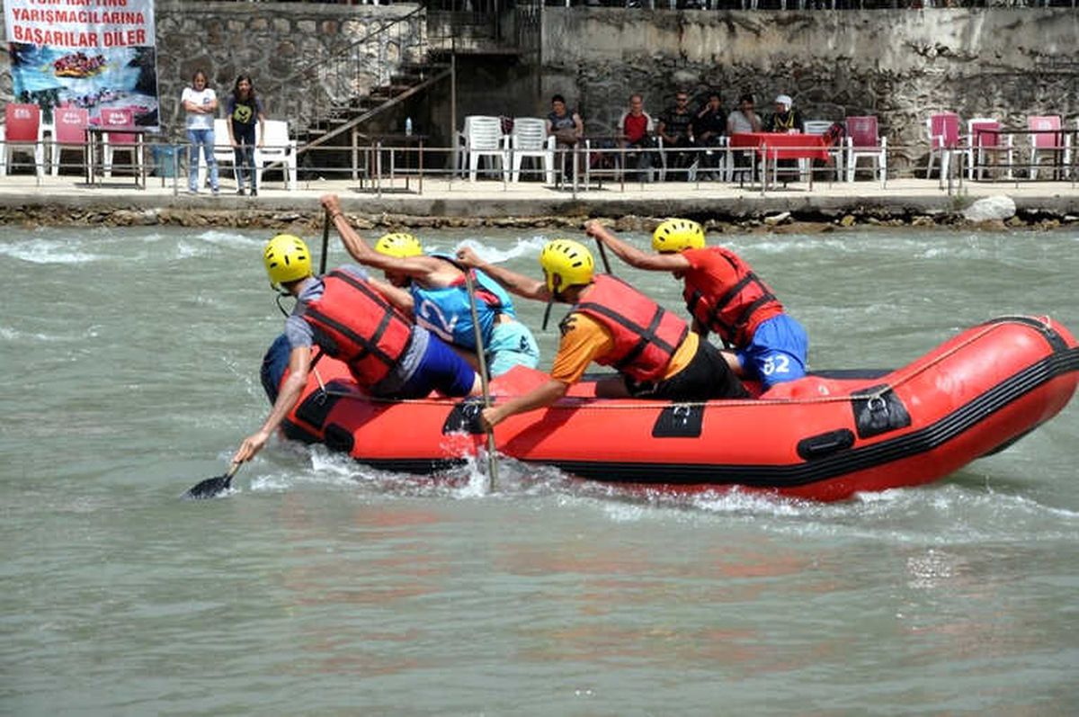 Raftingciler, Şampiyonada Dalgalara Meydan Okudu