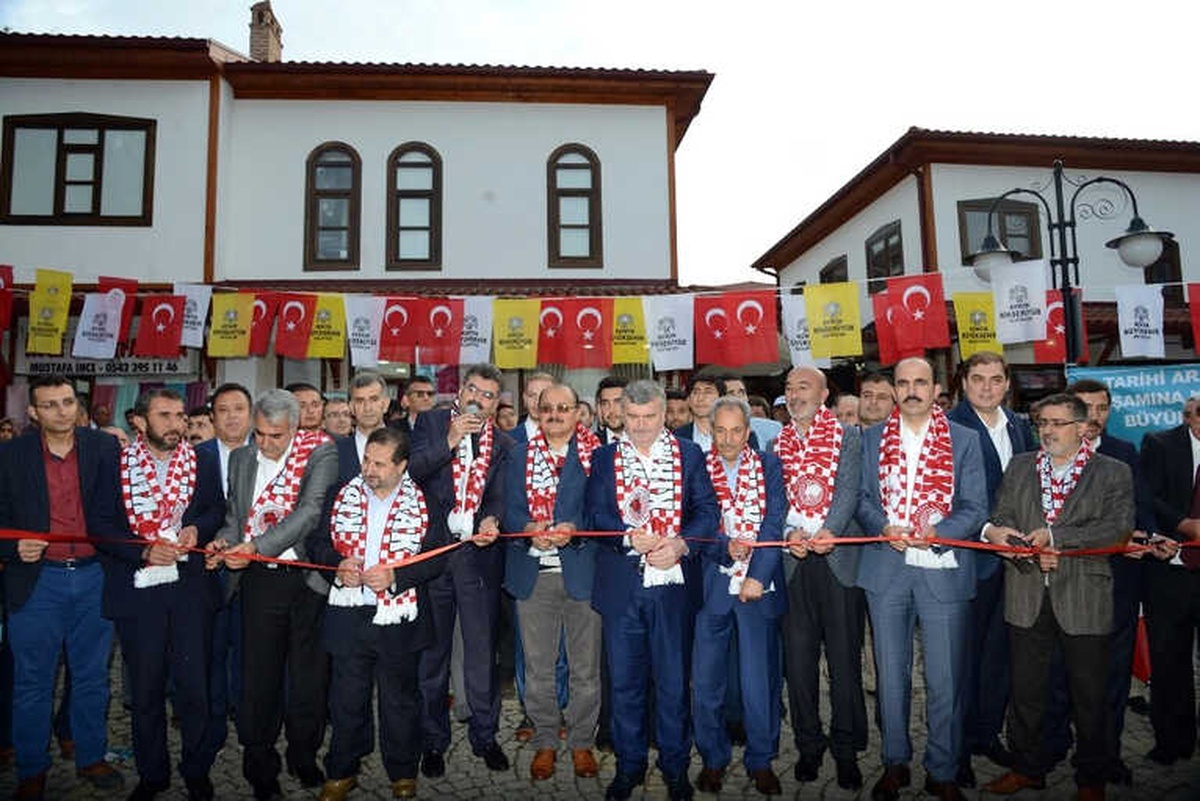 Restorasyonu Tamamlanan Tarihi Arasta Bedesteni Açıldı
