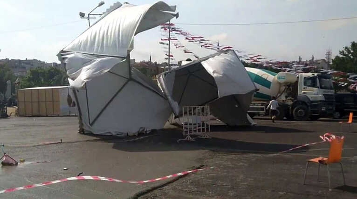 Tekirdağ\'da Fırtına, Çadırları Böyle Uçurdu