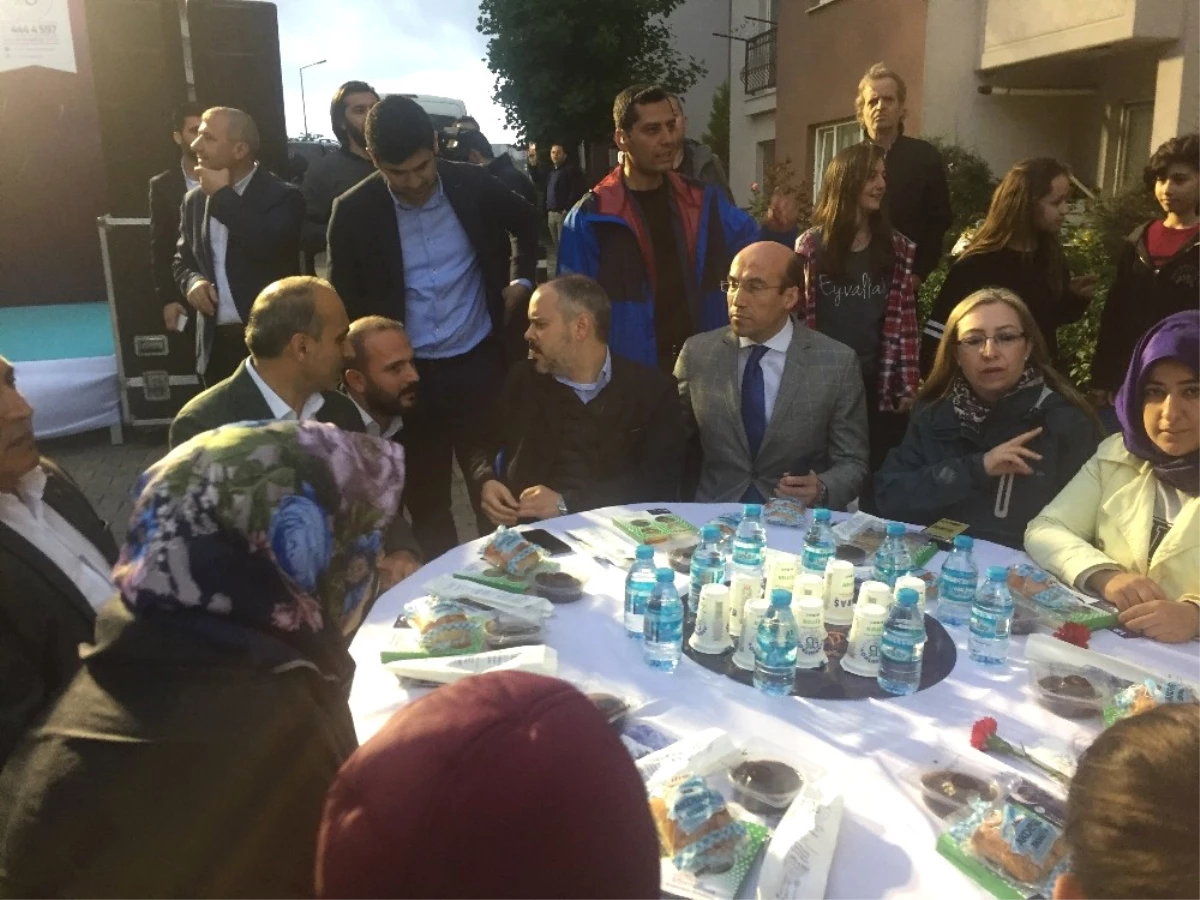 Arnavutköy\'de Başkan Baltacı, Komşularıyla İftar Açtı