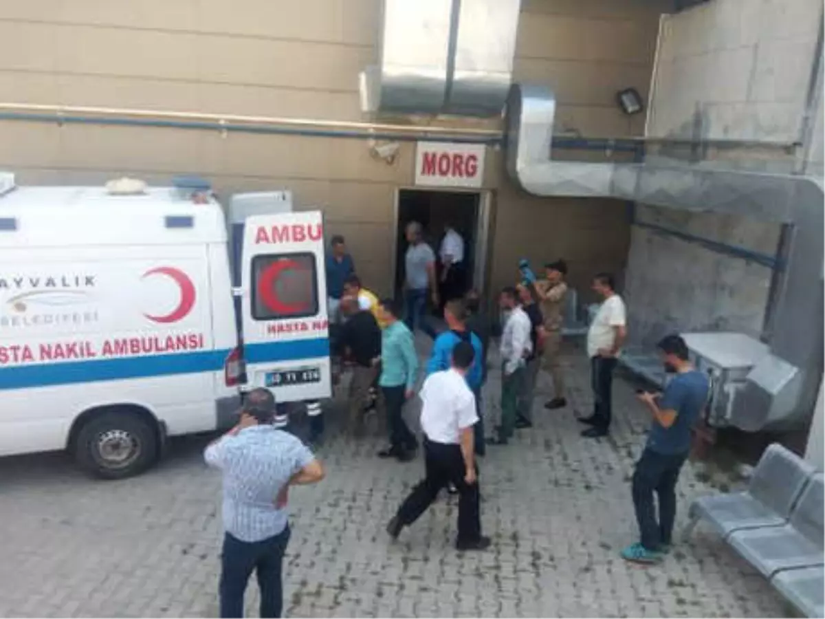 Ayvalık\'ta Batan Tekne Bulundu, Kayıp 4 Kişi Aranıyor (2)