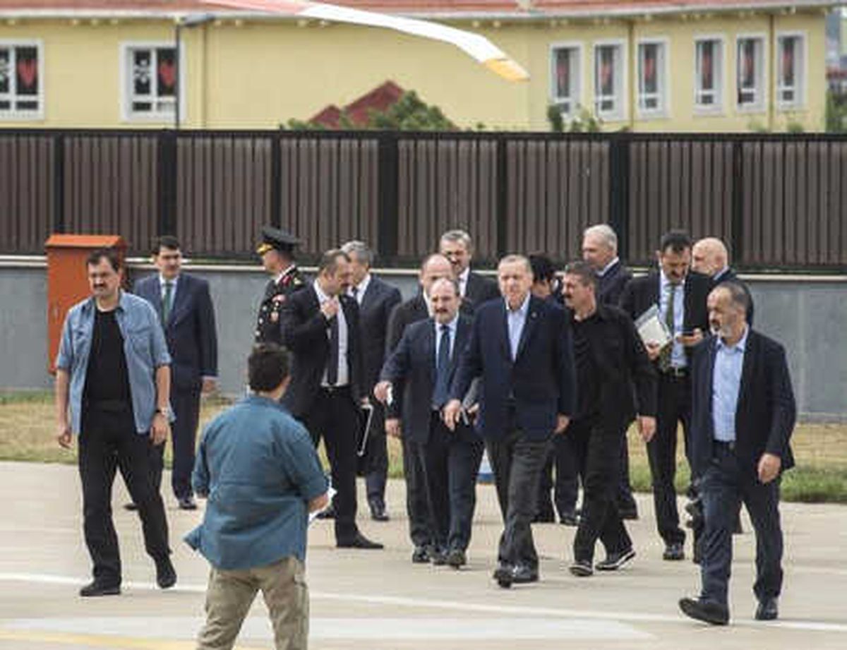 Cumhurbaşkanı Erdoğan, Akhisar\'a Helikopterle Gitti