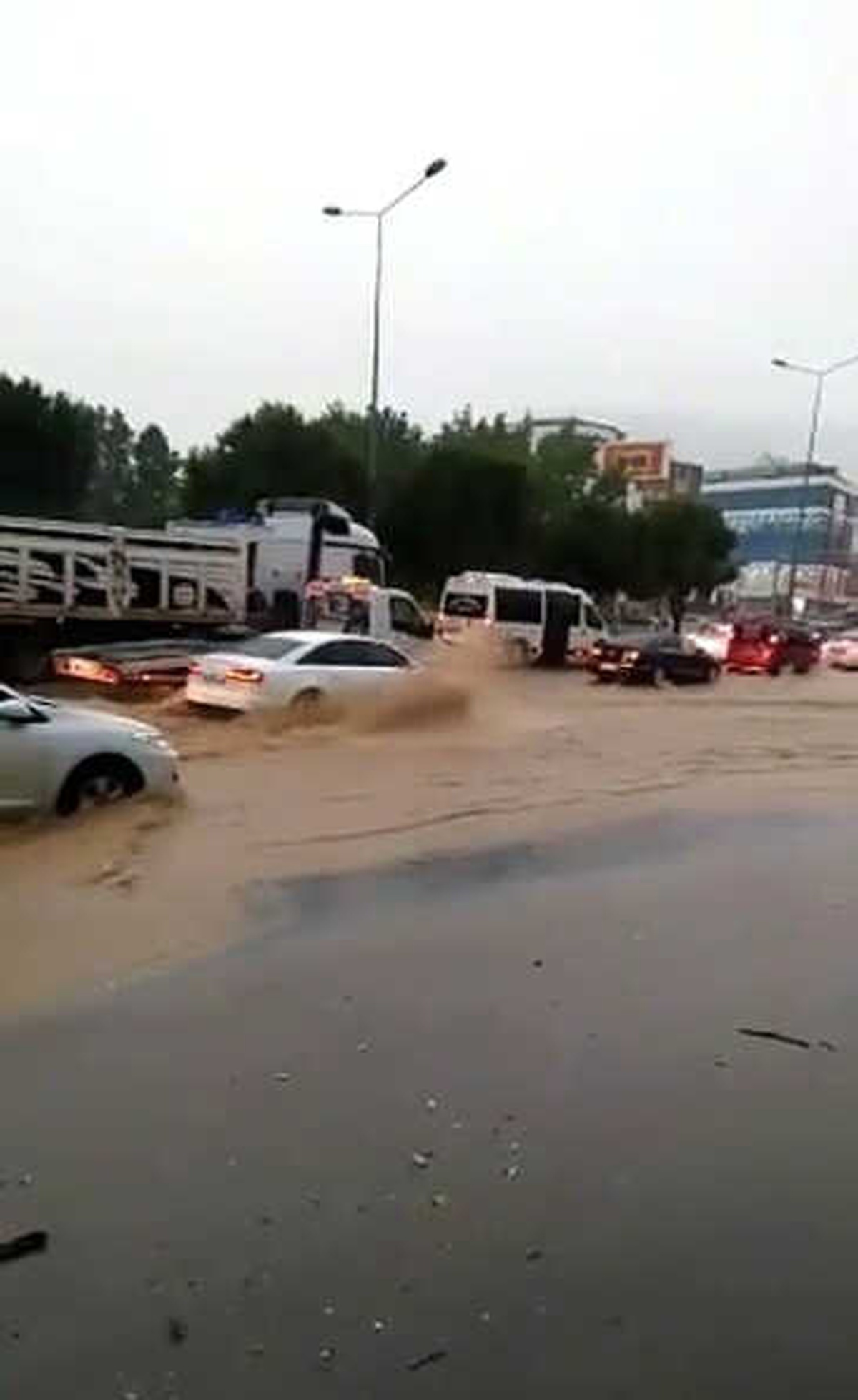 Denizli\'de Sağanak Yağış Sonrası Yaşananlar Kamerada