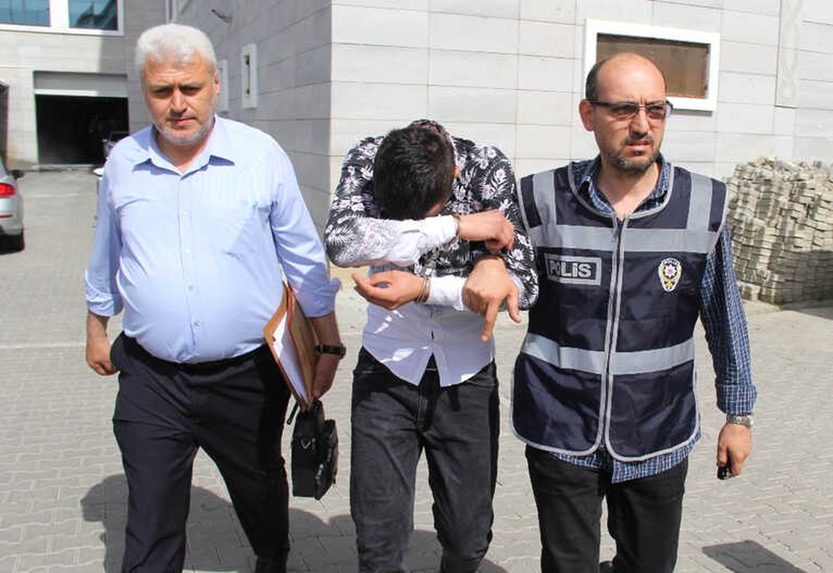 Kafede Tanıştığı Kıza Evinin Çatısında Tecavüzden Tutuklandı