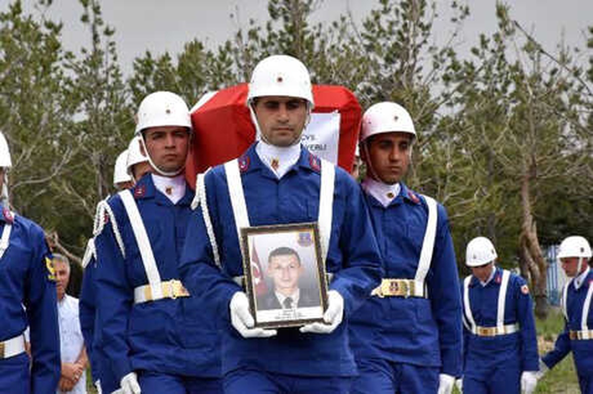 Kaza Kurşunuyla Şehit Olan Astsubay, Memleketine Uğurlandı
