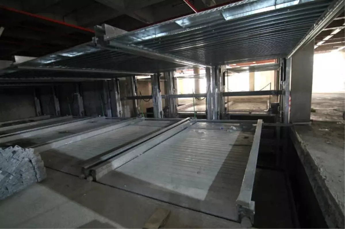 Kent Meydanı ve Yeraltı Otoparkında Çalışmalar Tam Gaz