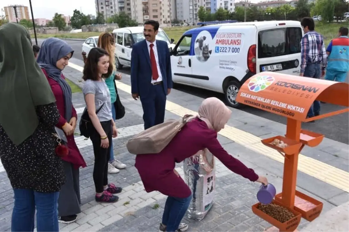 Kocasinan Belediyesi\'nin Çalışmalarına Üniversite Öğrencilerinden Destek