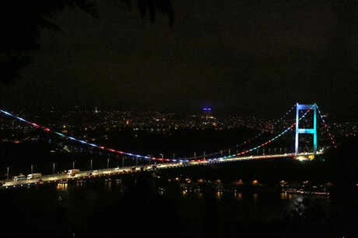 Köprüde Azerbaycan Renkleri