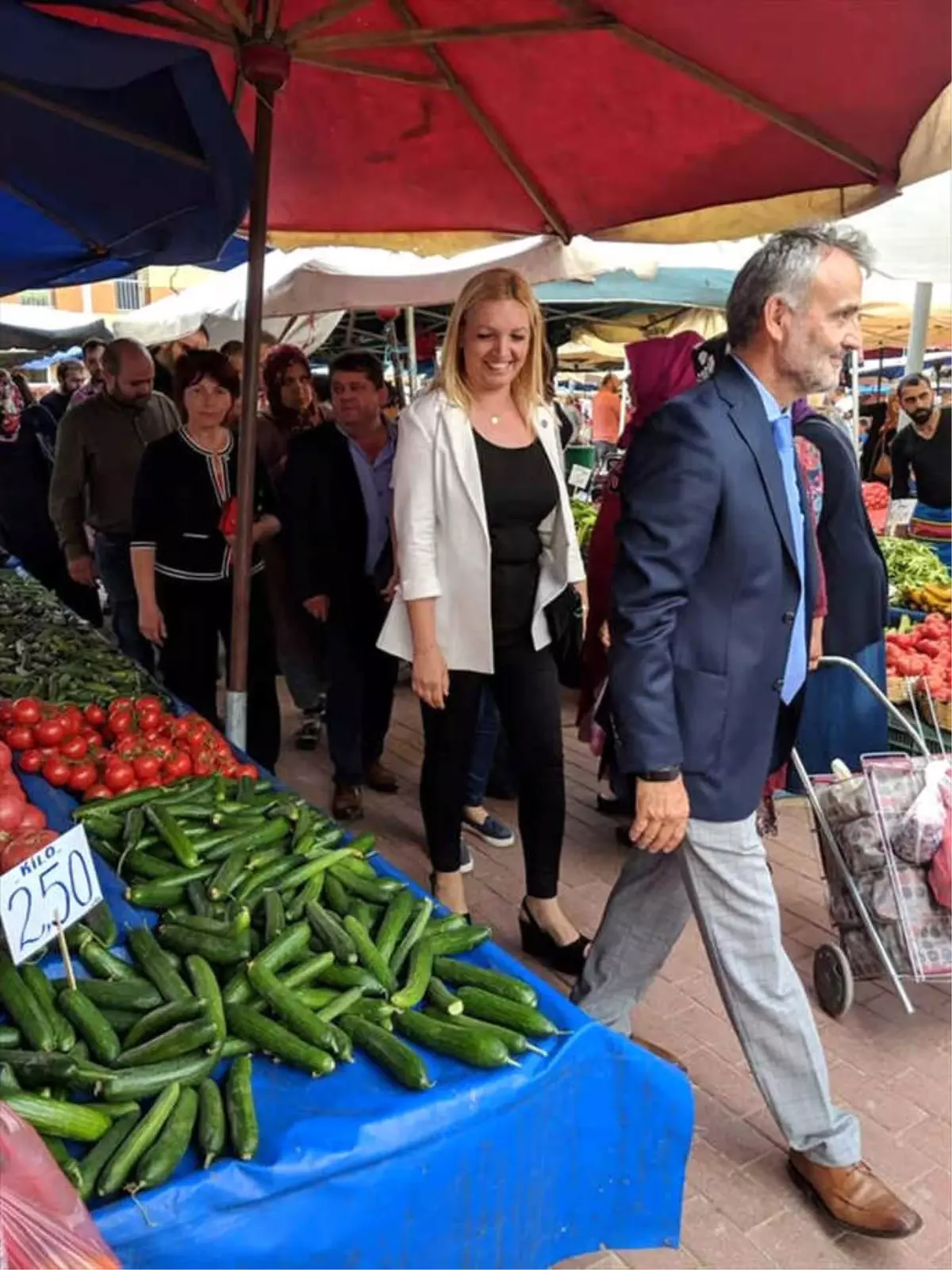 Milletvekili Adayları Esnafı Ziyaret Etti