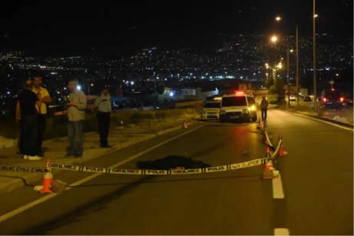 Otomobilin Çarpıp Kaçtığı Kadın Hayatını Kaybetti