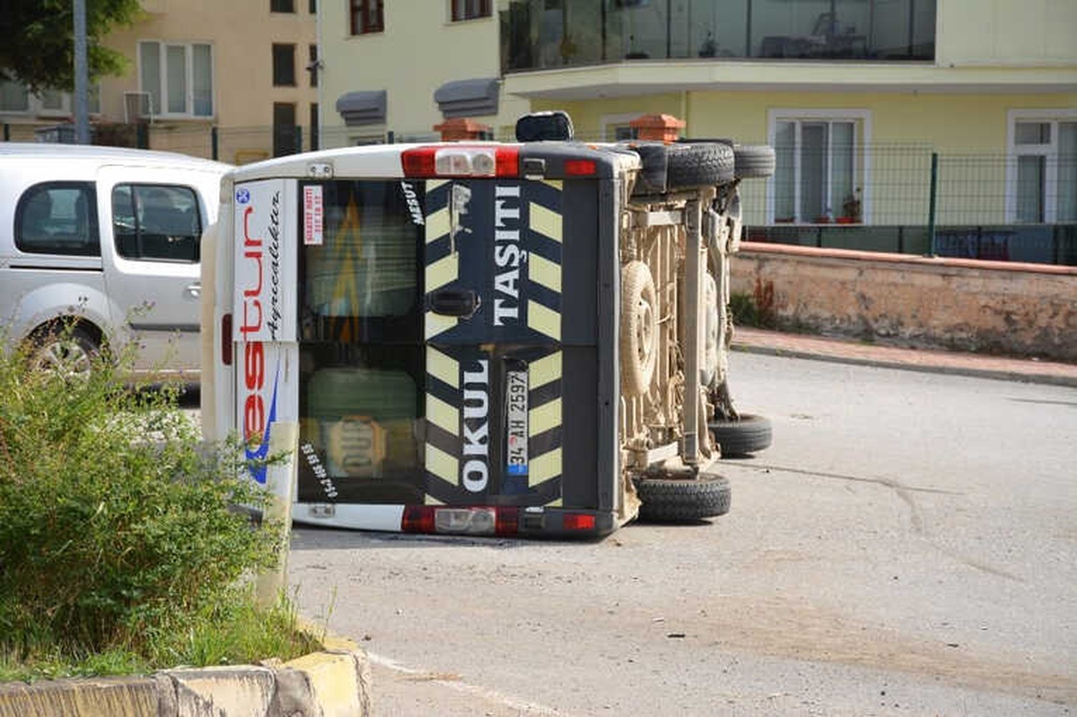 Tokat\'ta Öğrenci Servisi ile Otomobil Çarpıştı: 7 Yaralı