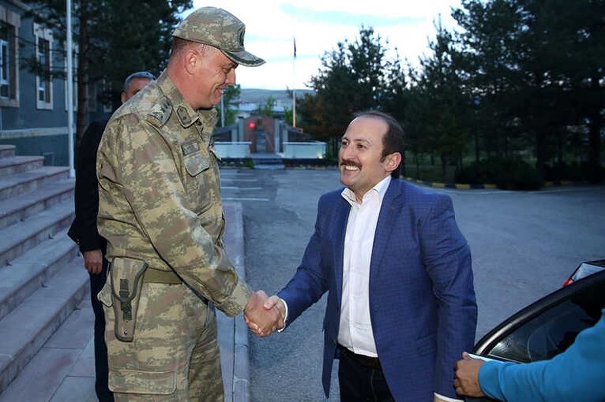 Vali Ali Hamza Pehlivan, İftarını Askerler ile Birlikte Yaptı