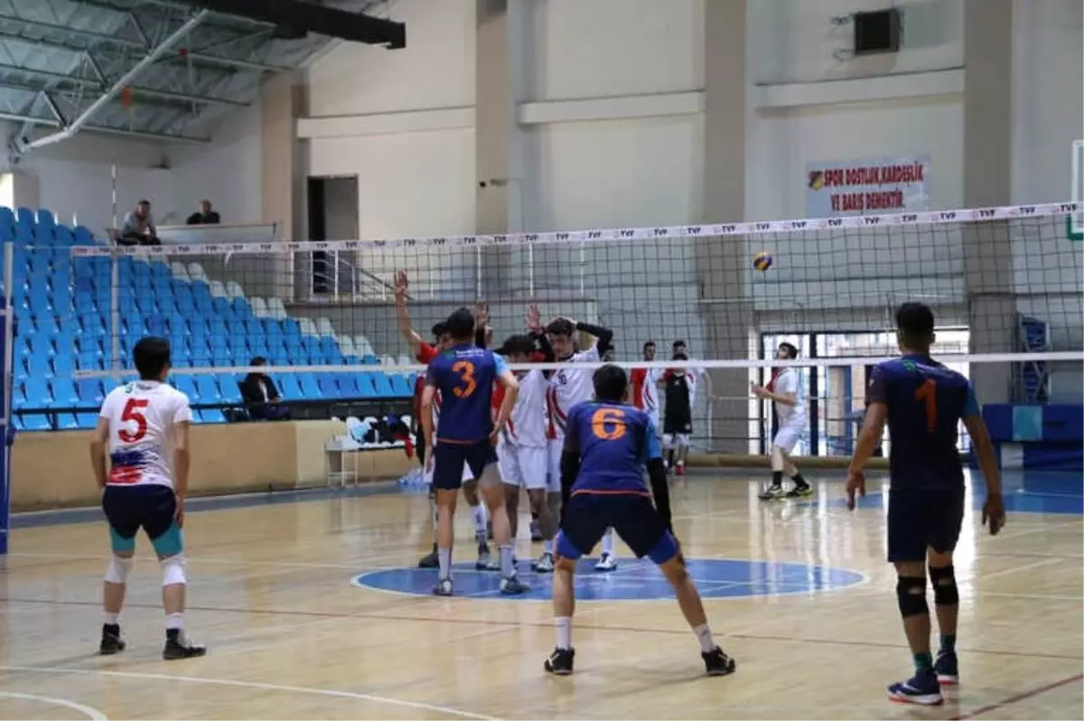 Voleybol Grup Müsabakaları Başladı