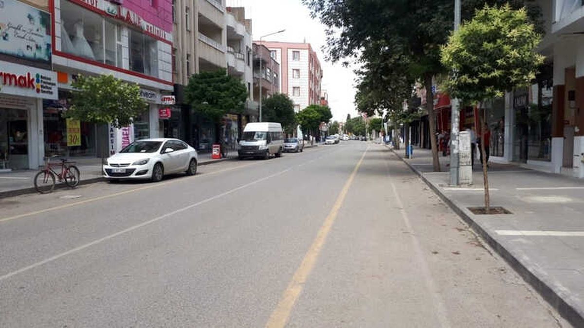 Adıyaman\'da Cadde ve Sokaklar Boş Kaldı