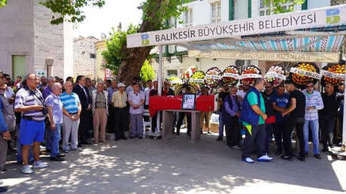 Ayvalık\'ta Batan Teknenin Sahibinin Cesedi Bulundu (2)
