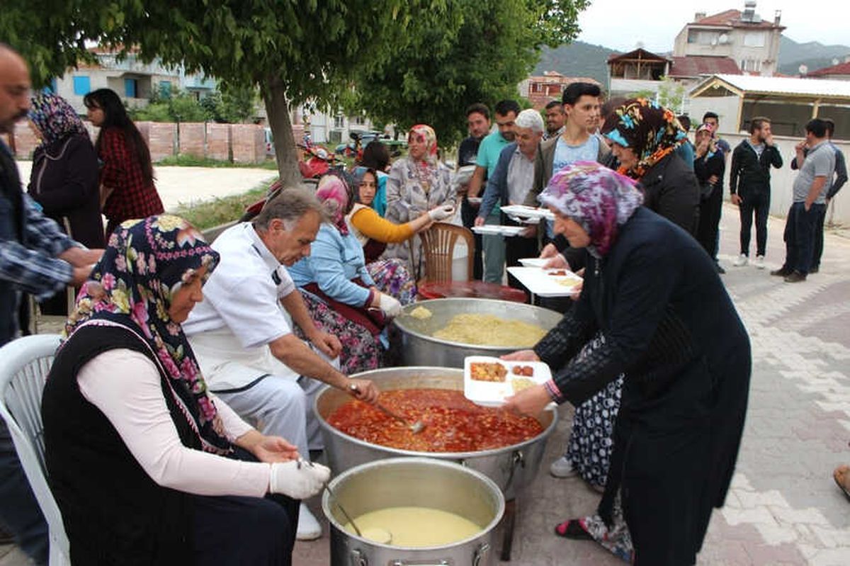 Belediye Başkanı Şahin, İnönü Mahallesi Sakinleriyle İftar Sofrasında Bir Araya Geldi