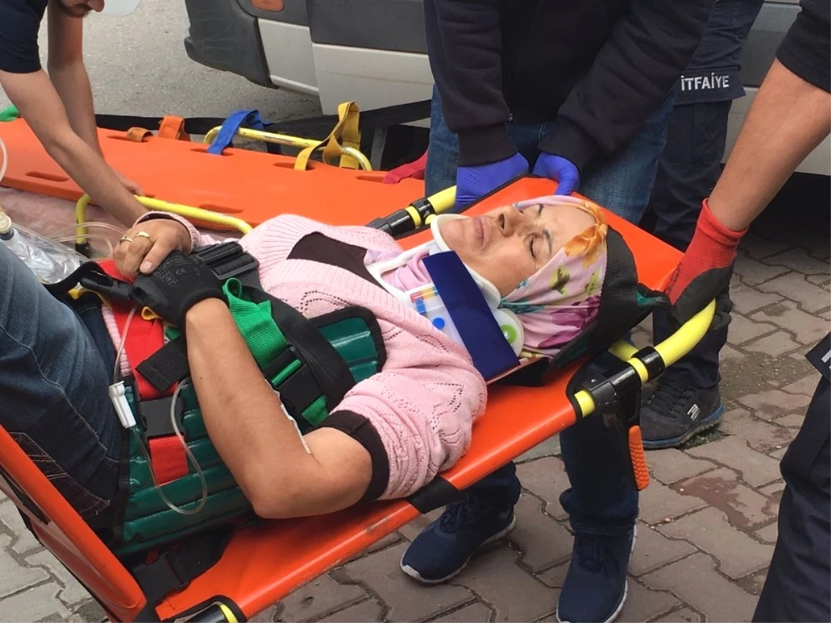 Bolu\'da, 5 Metreden Düşen Temizlik İşçisi Yaralandı