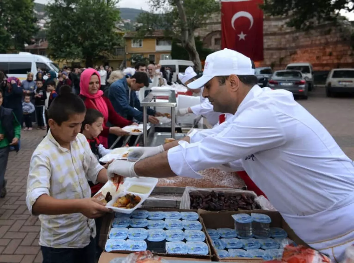 Btso 250 Yetim Çocuk ve Ailelerini İftarda Buluşturdu