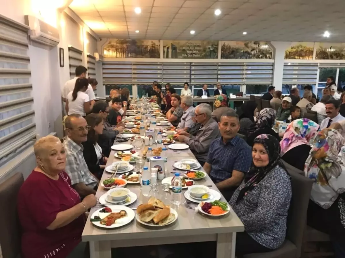 Burhaniye\'de Kaymakam Öner Şehit Ailelerine İftar Yemeği Verdi