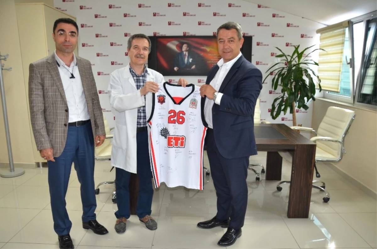Eskişehir Basket\'ten Özel Ümit\'e Teşekkür Ziyareti