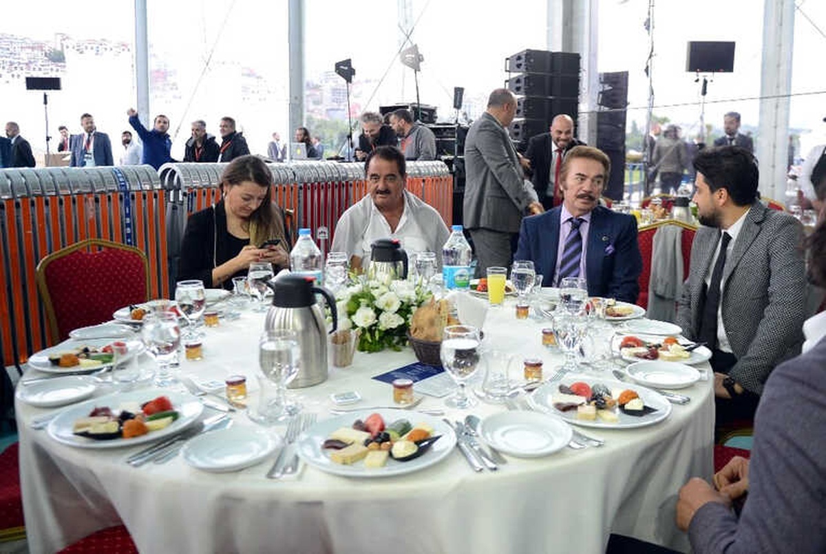 İstanbul\'un Fethinin 565. Yılı Görkemli Bir Törenle Kutlandı