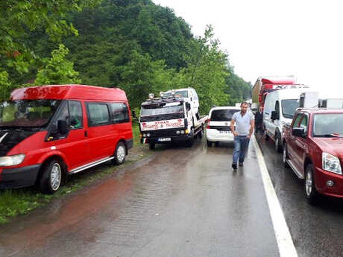 Karadeniz Sahil Yolu\'nda Ulaşıma Heyelan Engeli