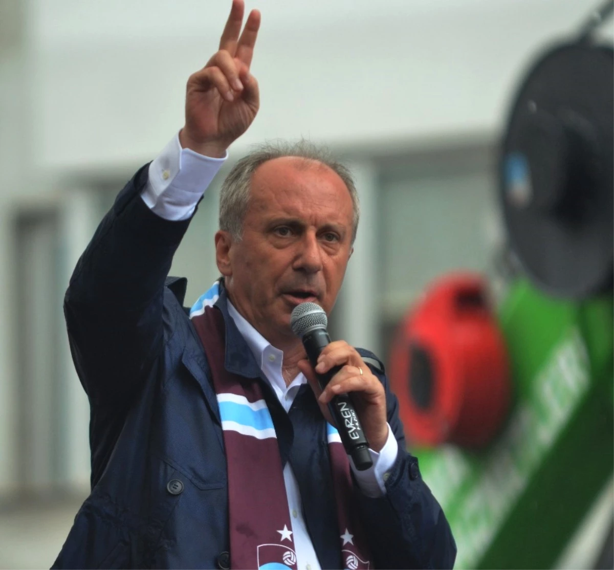 Muharrem İnce Trabzon\'da Yağmur Altında Konuştu