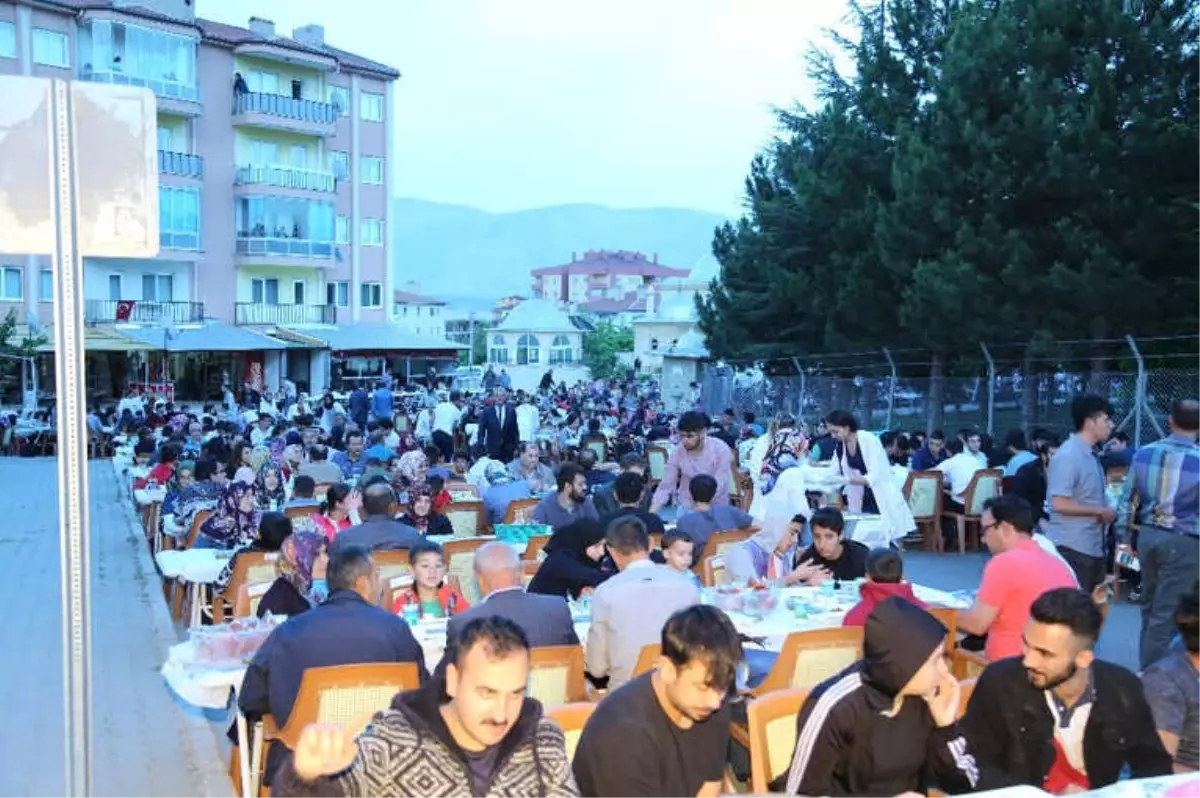 Niğde\'de Mahalle İftarları Devam Ediyor