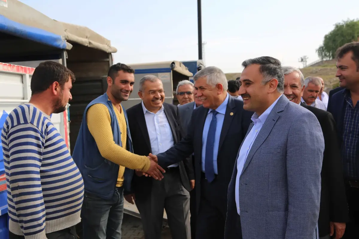 Vekil Dedeoğlu, Başkan Cabbar ve İlçe Yönetiminden Hayvan Pazarına Ziyaret