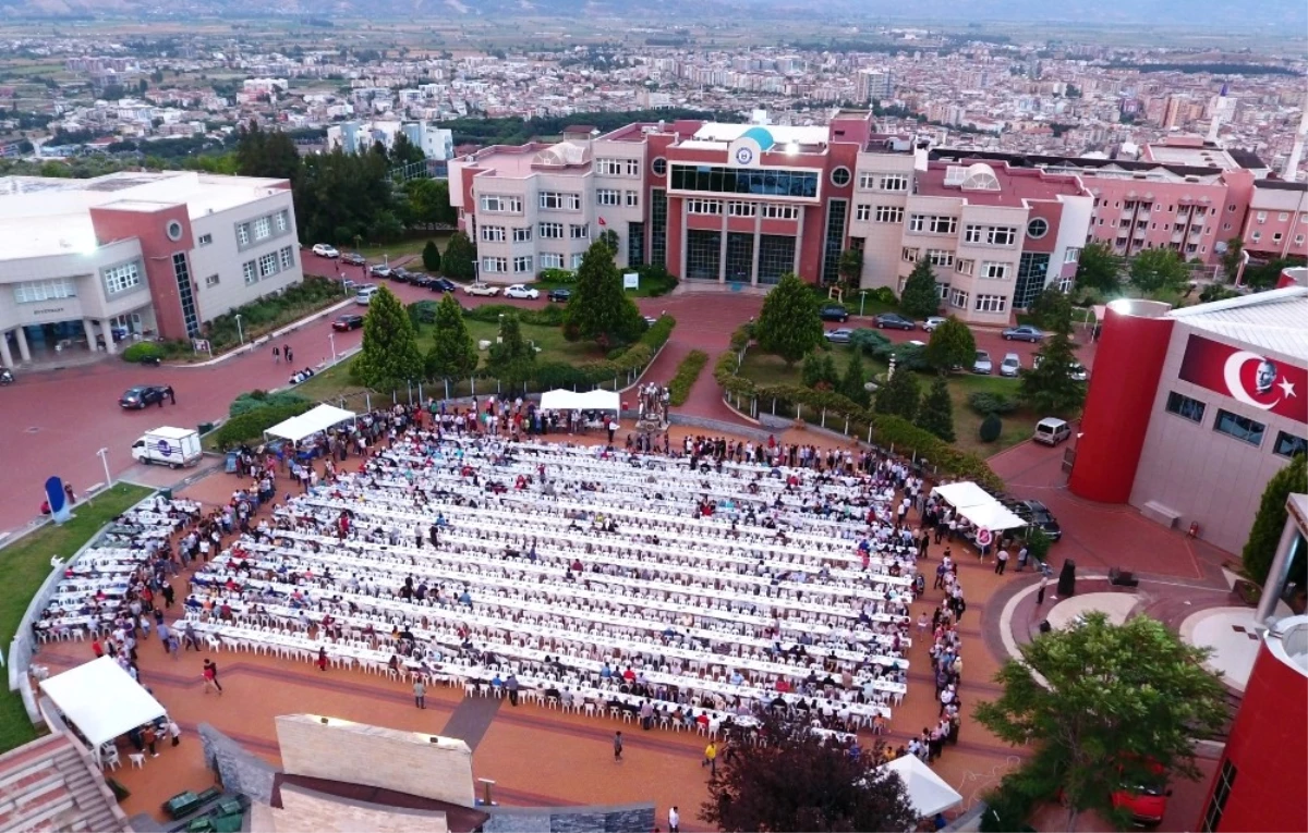 Adü Ailesi İftar Yemeğinde Buluştu