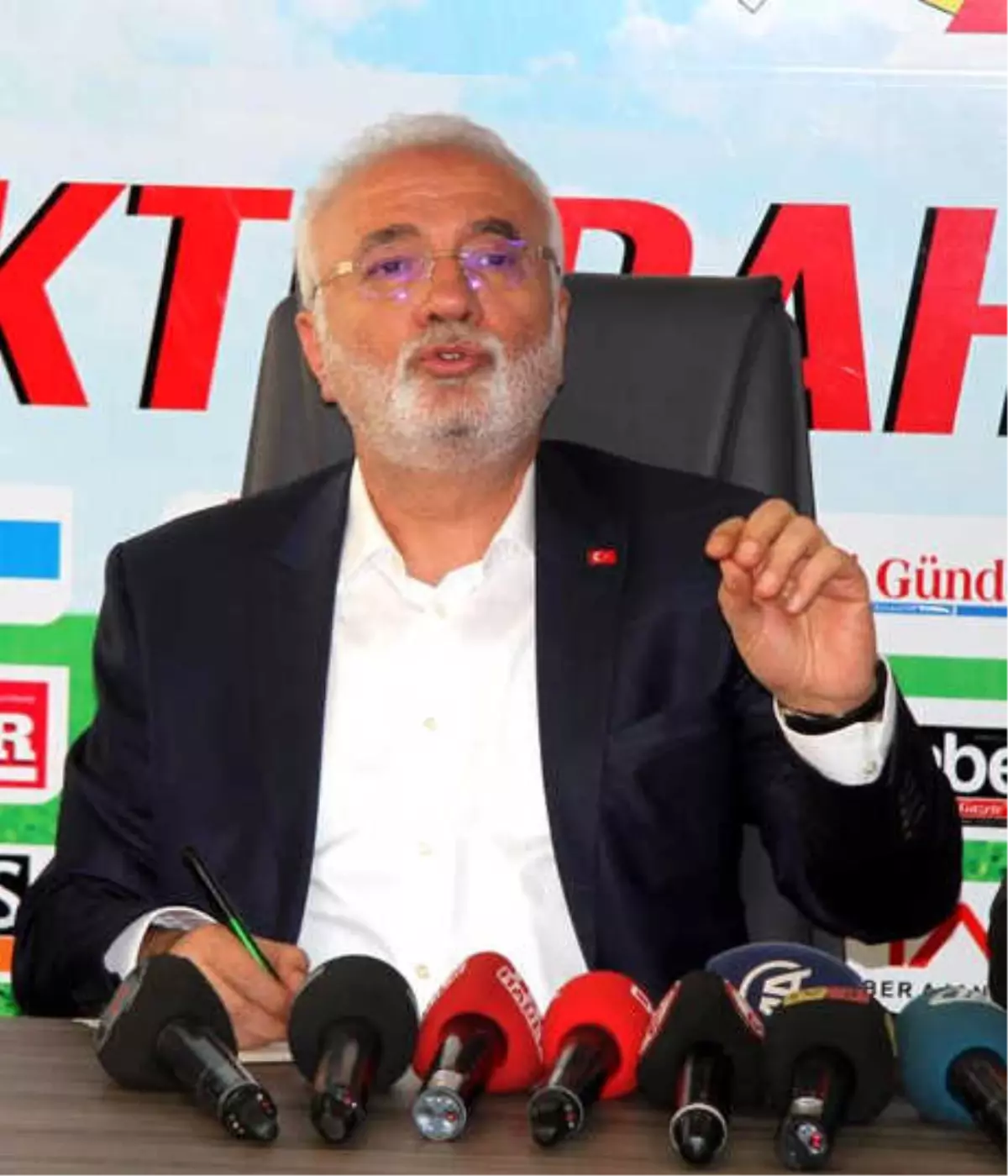 AK Parti\'li Elitaş: CHP\'de Müthiş Bir Kavga Var