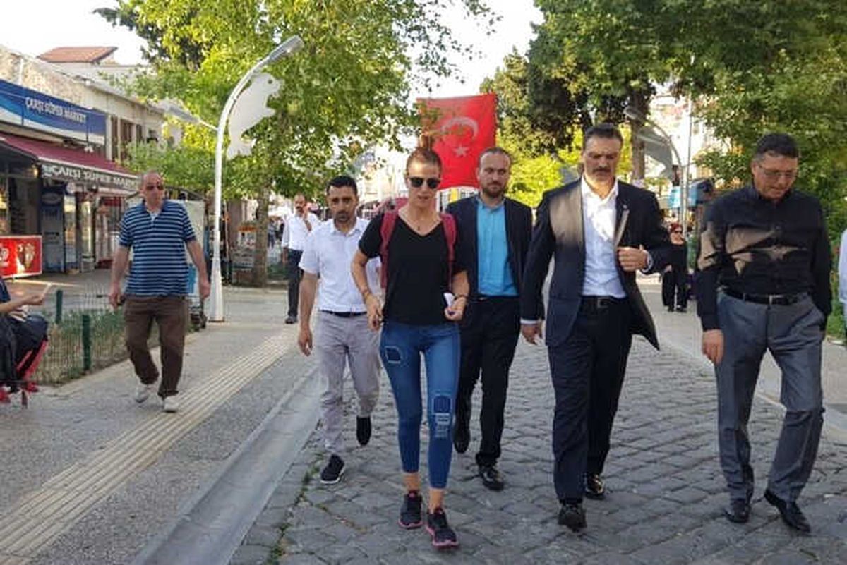 Alpay Özalan\'dan Foça Çıkarması