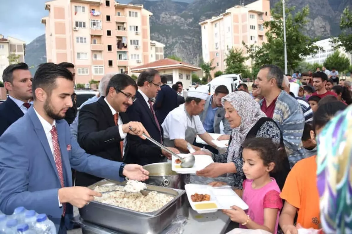 Başkan Çelik İftarını Adnan Menderes Mahallesinde Açtı