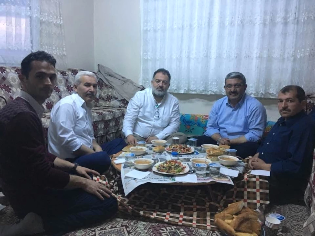 Başkan Ferit Karabulut, AK Parti İl ve İlçe Teşkilatı, Şehit Ailesiyle İftar Yaptı