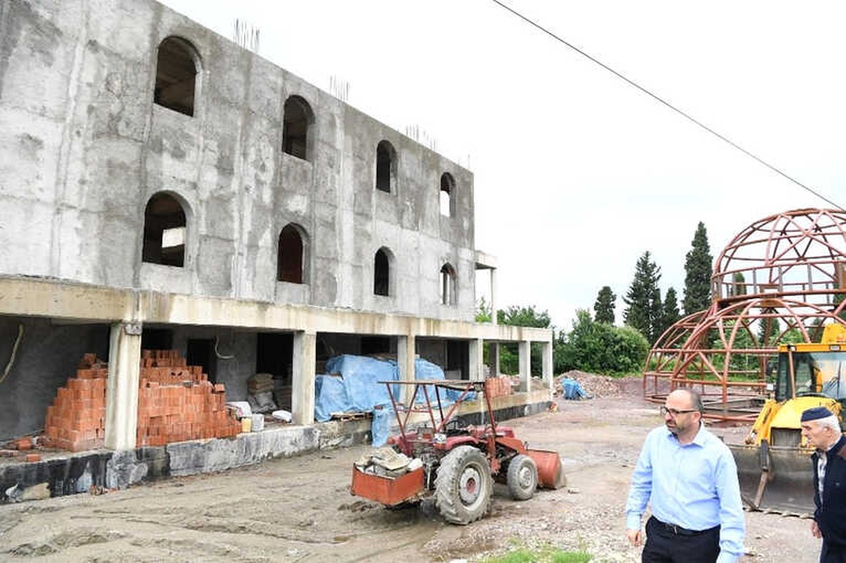 Başkan Üzülmez, Şefkatiye Caminde İnceleme Yaptı