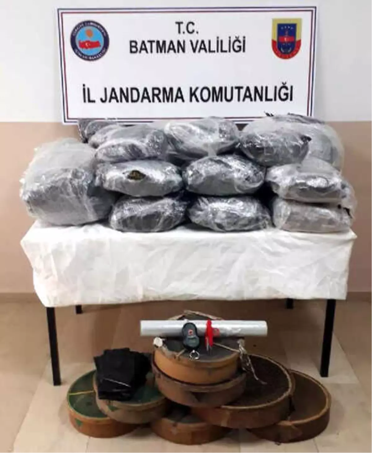 Batman\'da 61 Kilo 210 Gram Esrar Ele Geçirildi