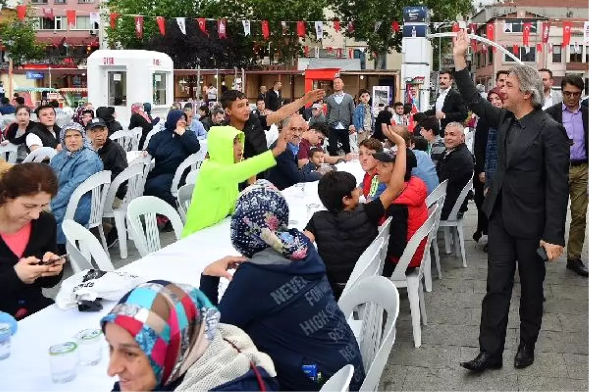 Beyoğlu\'nda Çocuklara Özel İftar Programı