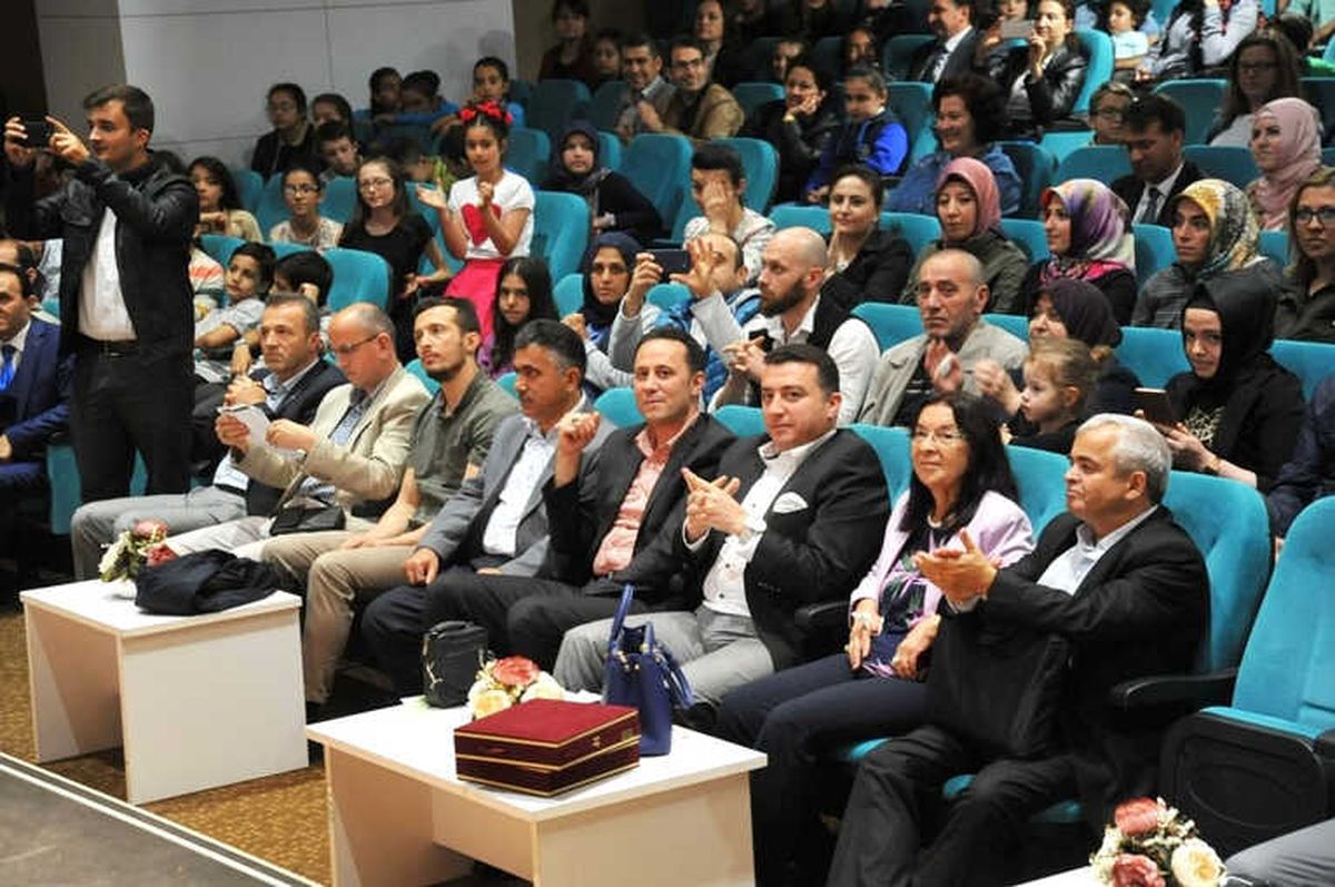 Bozüyük\'te "Okuyorum Değerime Sahip Çıkıyorum" Projesinin Ödülleri Verildi