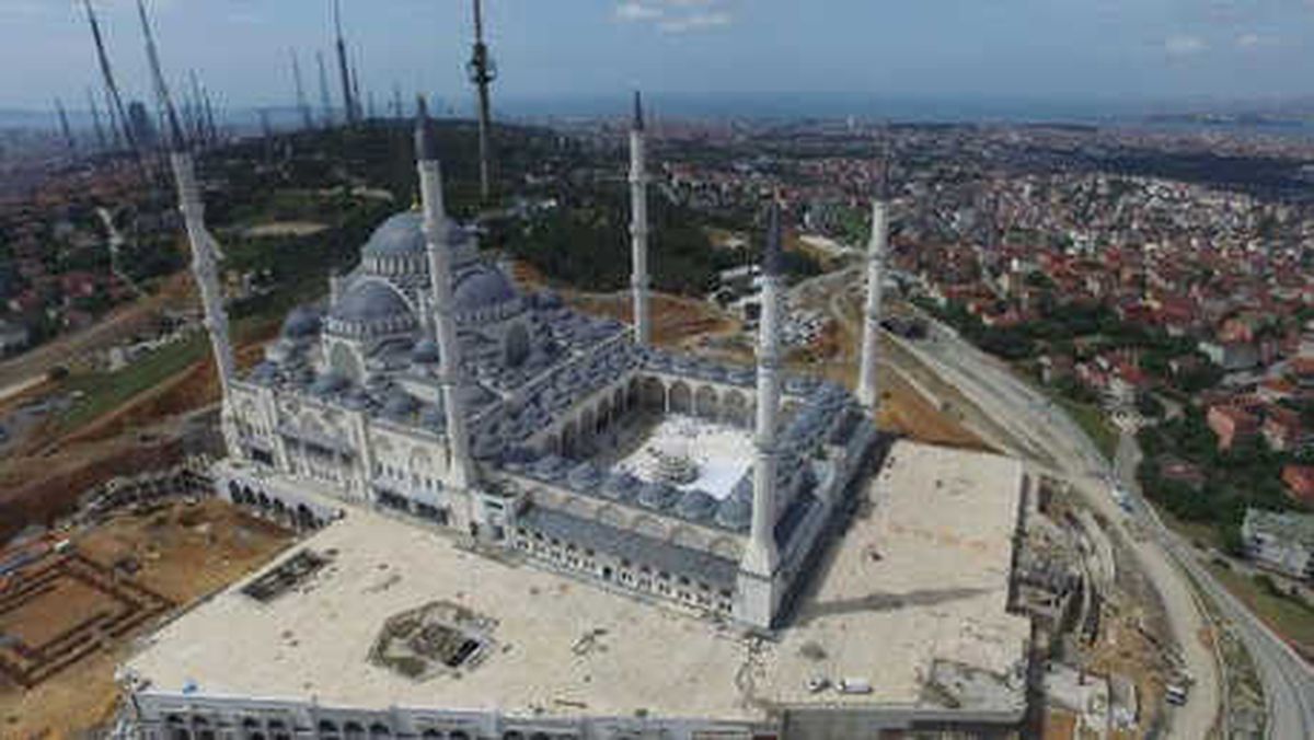 Çamlıca Camii\'nin Açılışı Ertelendi