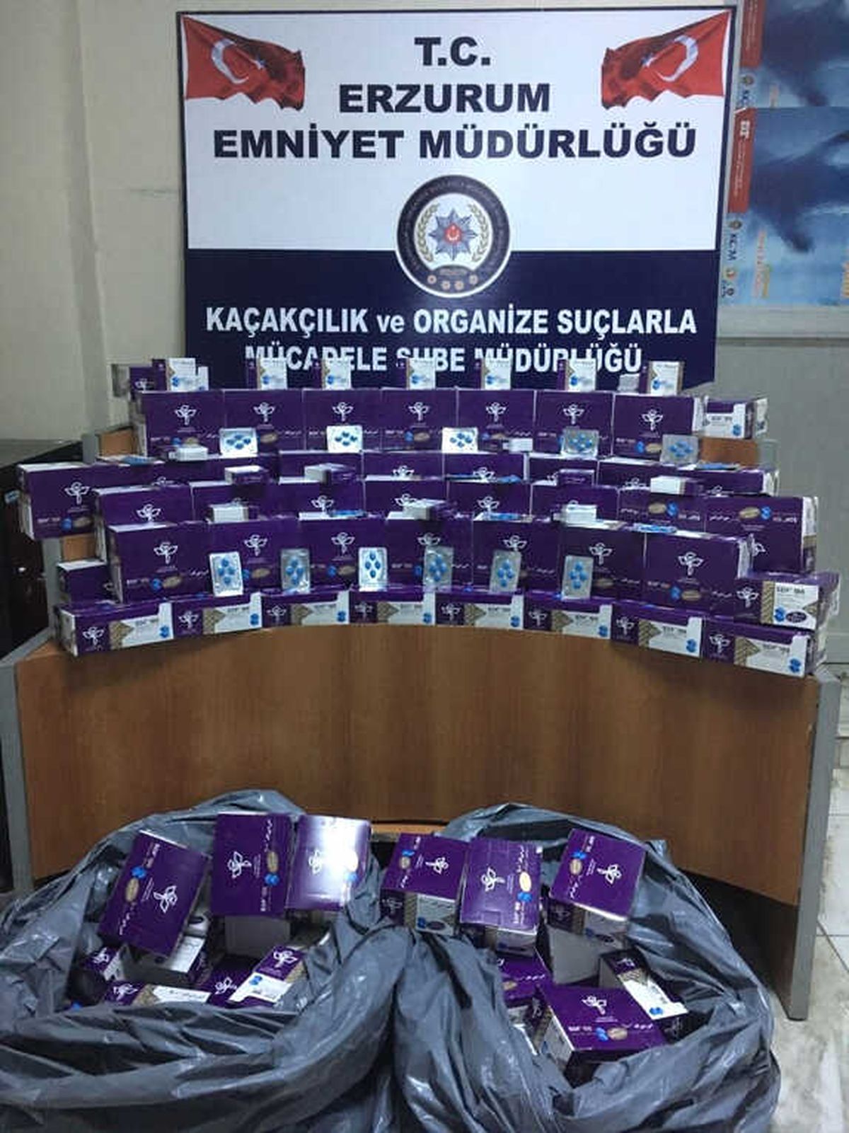 Erzurum\'da 9 Bin 40 Adet Kaçak Cinsel İçerikli Hap Ele Geçirildi