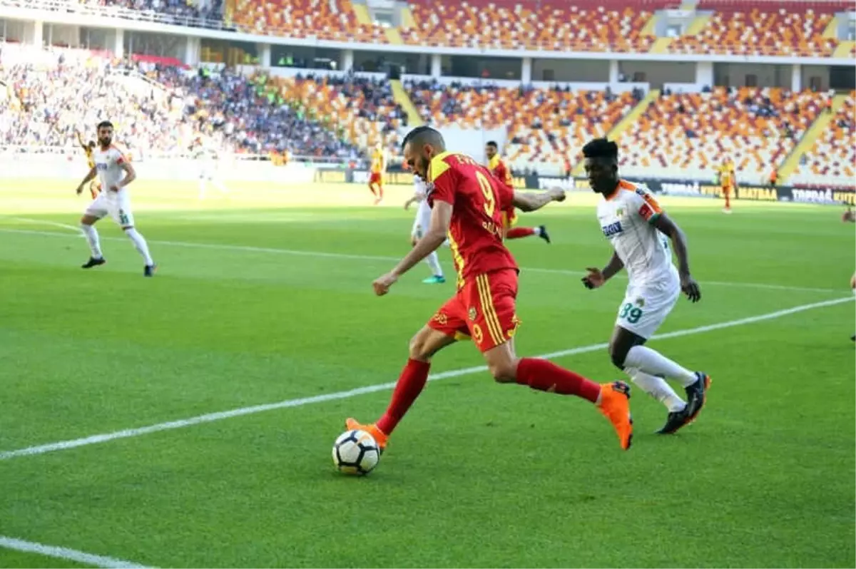 Evkur Yeni Malatyaspor\'da 4 Futbolcuya Transfer Teklifi