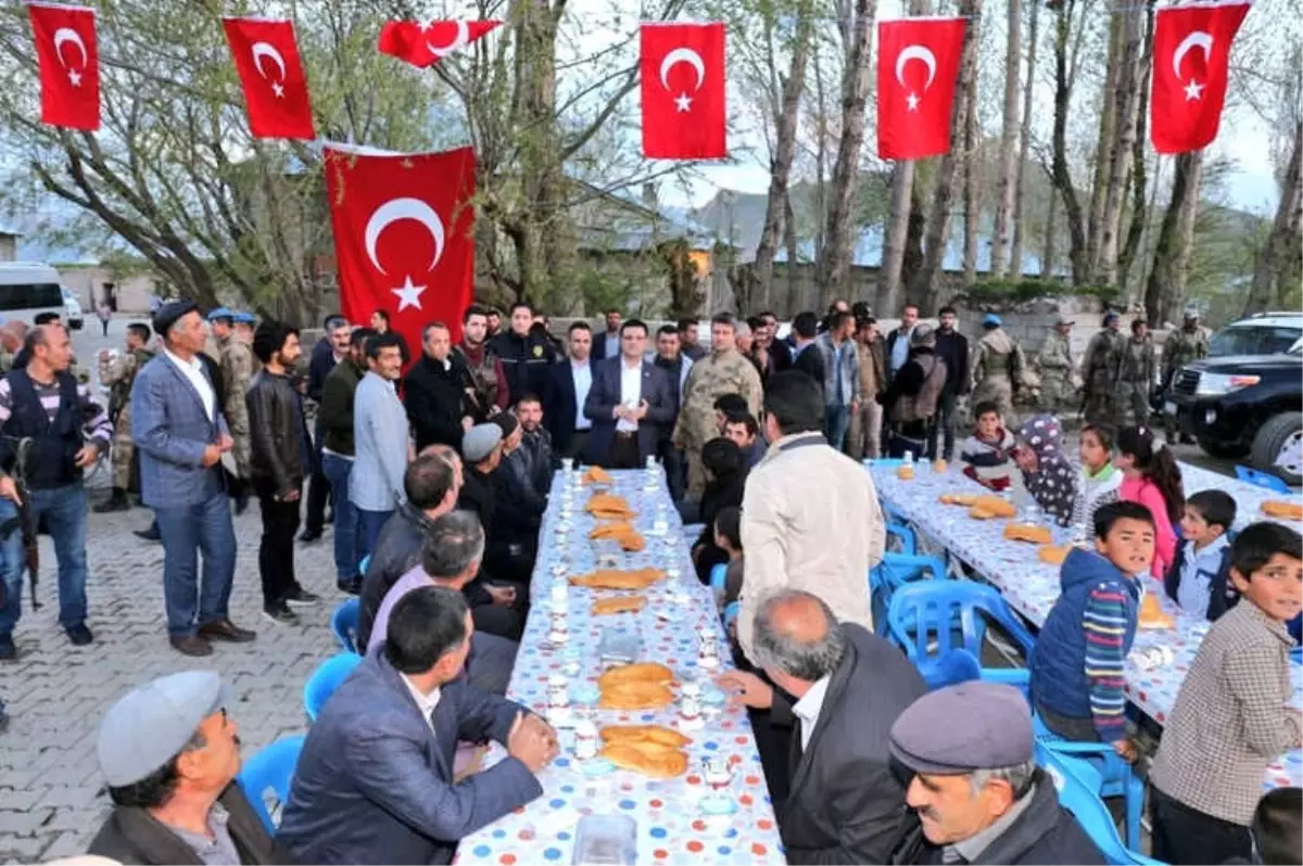 Gürpınar Belediyesinden "Kardeşlik" Sofrası