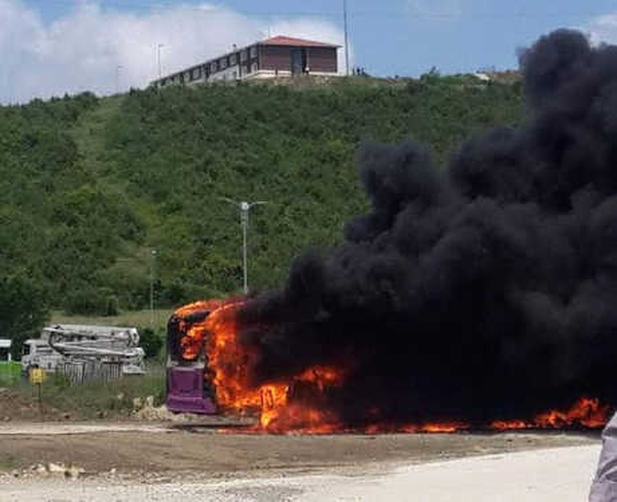 Halk Otobüsü Alev Alev Yandı