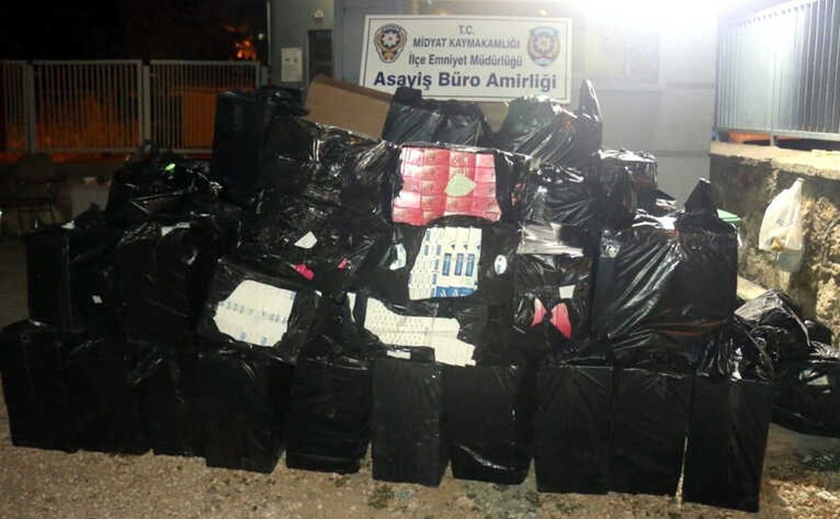 Midyat\'ta 37 Bin 800 Paket Kaçak Sigara Ele Geçirildi